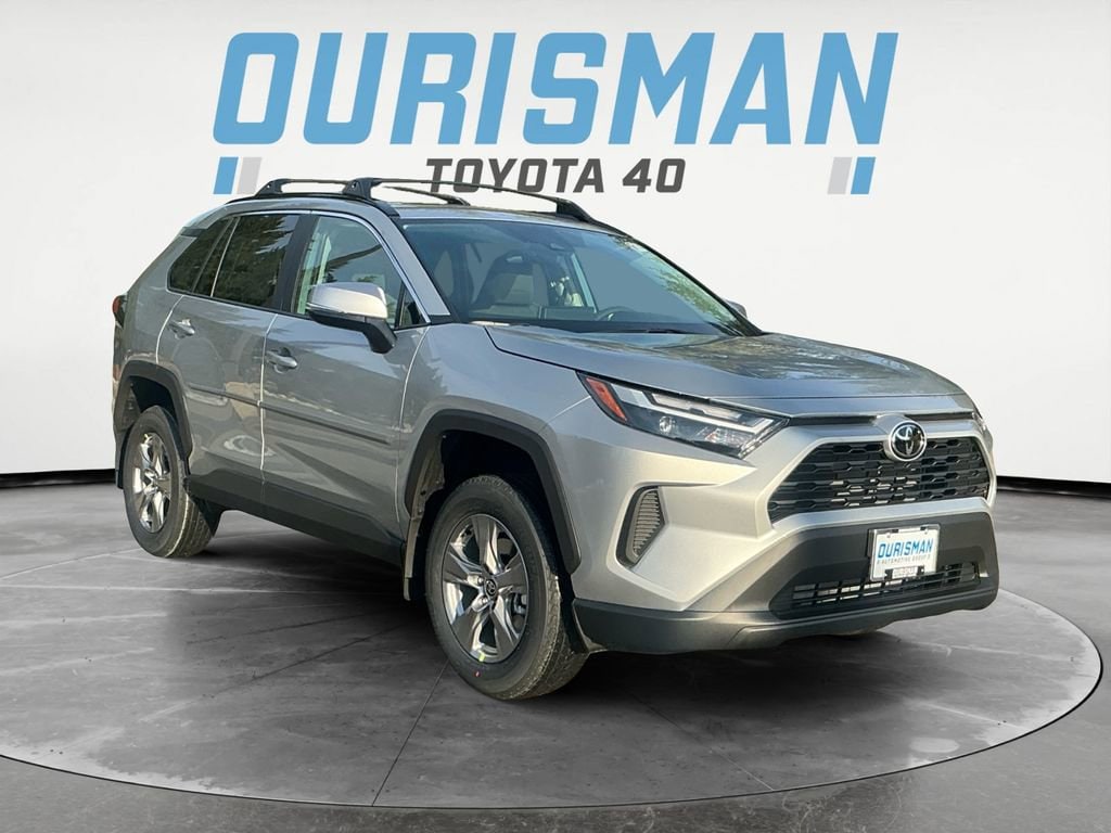2025 Toyota RAV4 XLE's photo