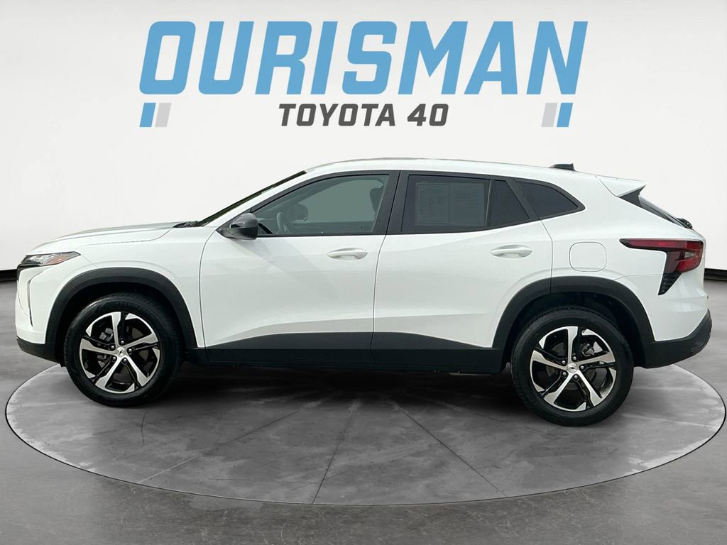 2024 Chevrolet Trax photo 2
