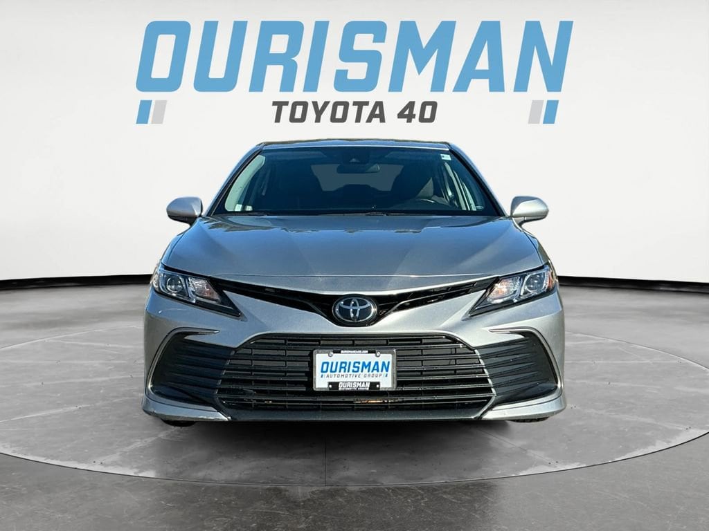 2023 Toyota Camry LE's photo