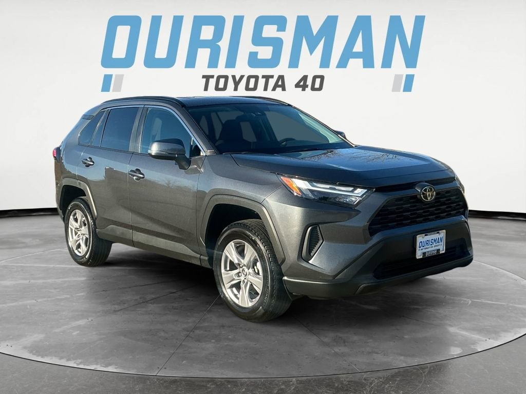 2025 Toyota RAV4 XLE's photo