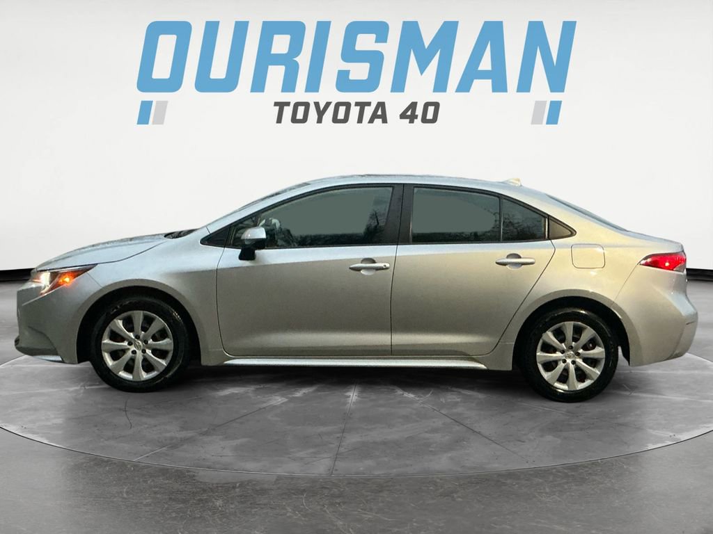 2023 Toyota Corolla LE photo 3