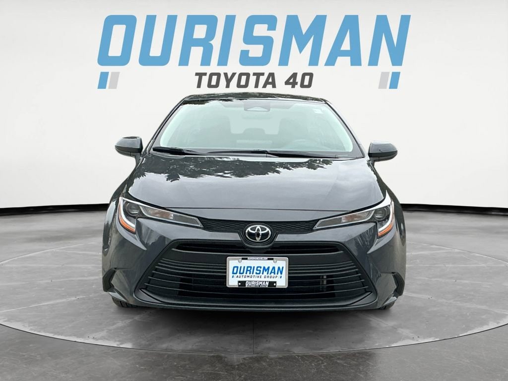 2024 Toyota Corolla LE's photo