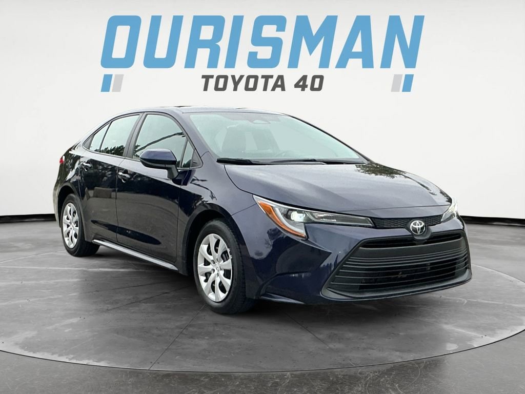 2023 Toyota Corolla LE's photo