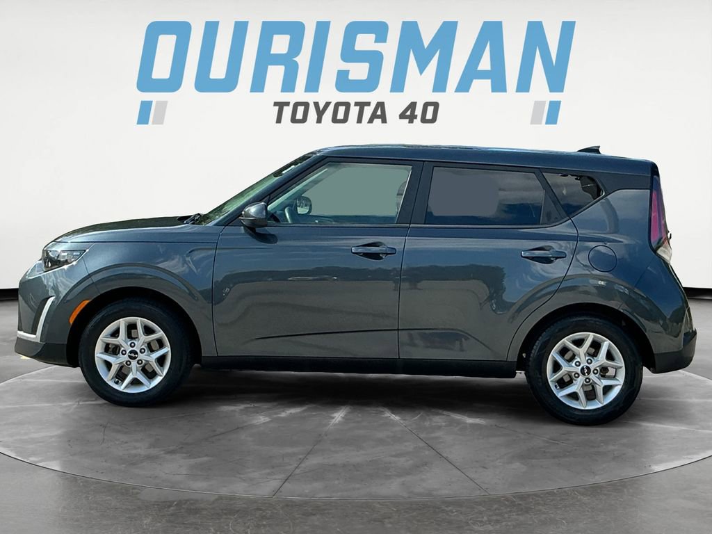2023 Kia Soul LX photo 3