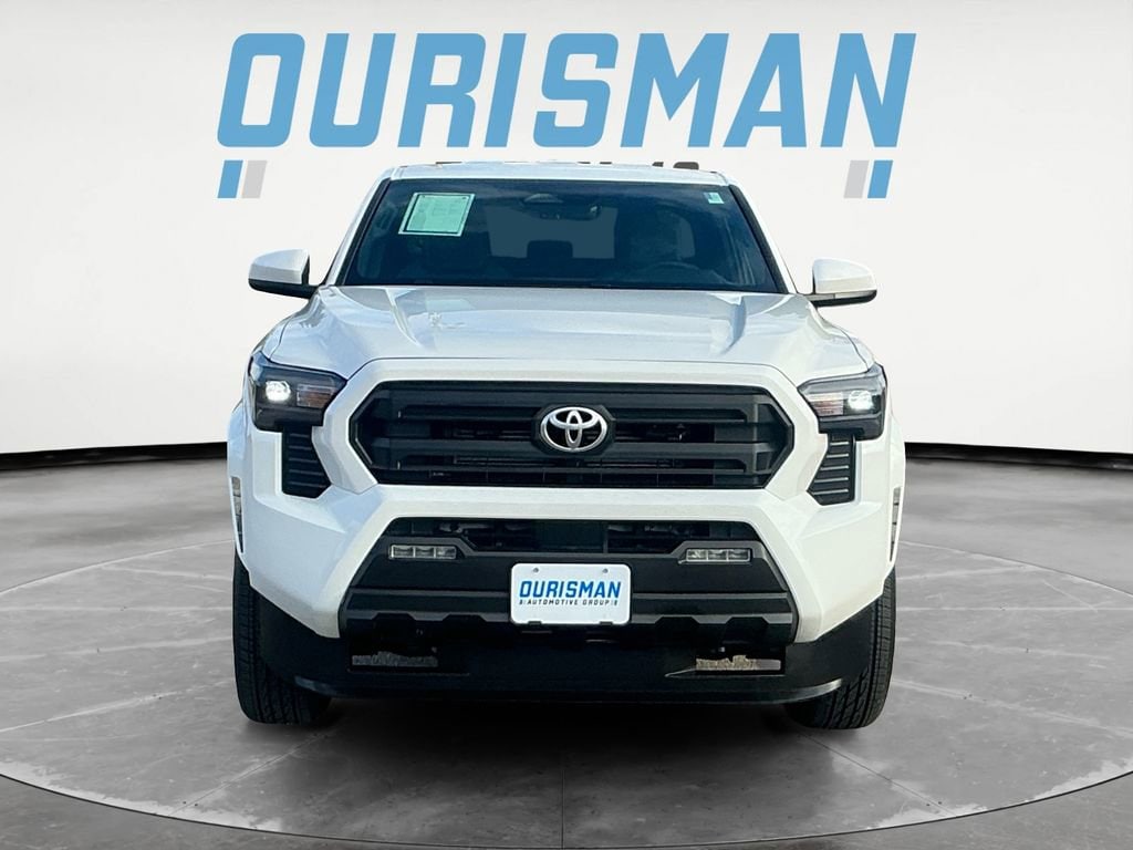 2025 Toyota Tacoma SR5's photo