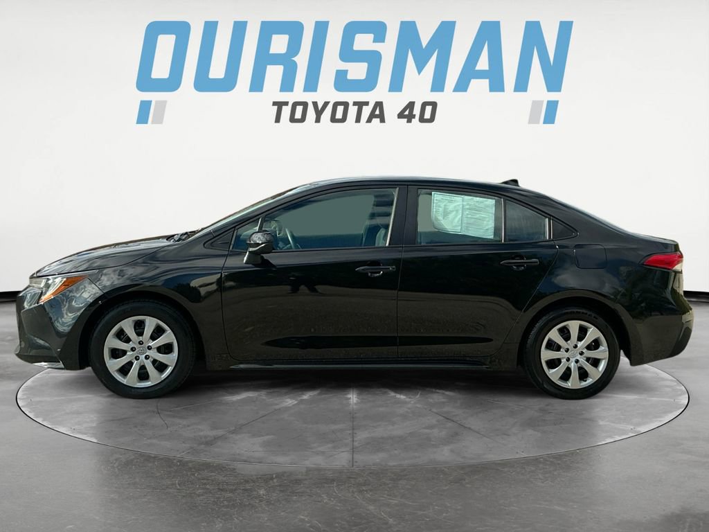 2022 Toyota Corolla LE photo 3
