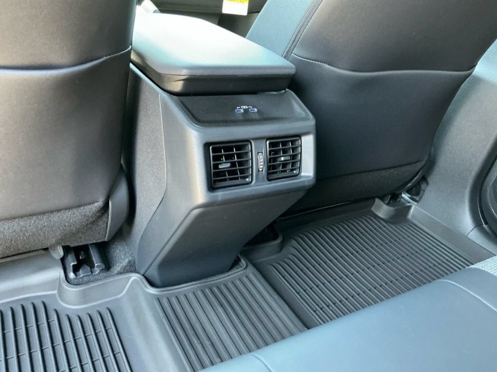 2026 Toyota bZ XLE - Photo 18