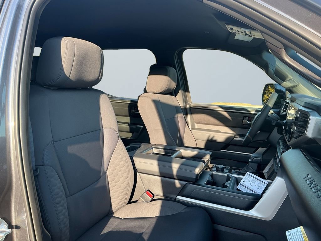 2025 Toyota Tundra SR5 - Photo 15