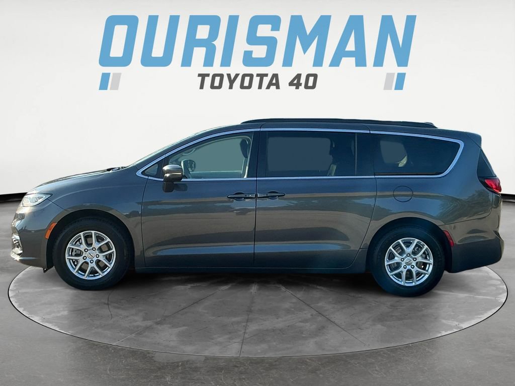 2022 Chrysler Pacifica Touring L photo 3