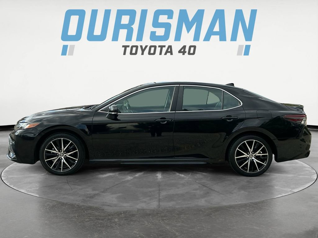 2022 Toyota Camry SE photo 3