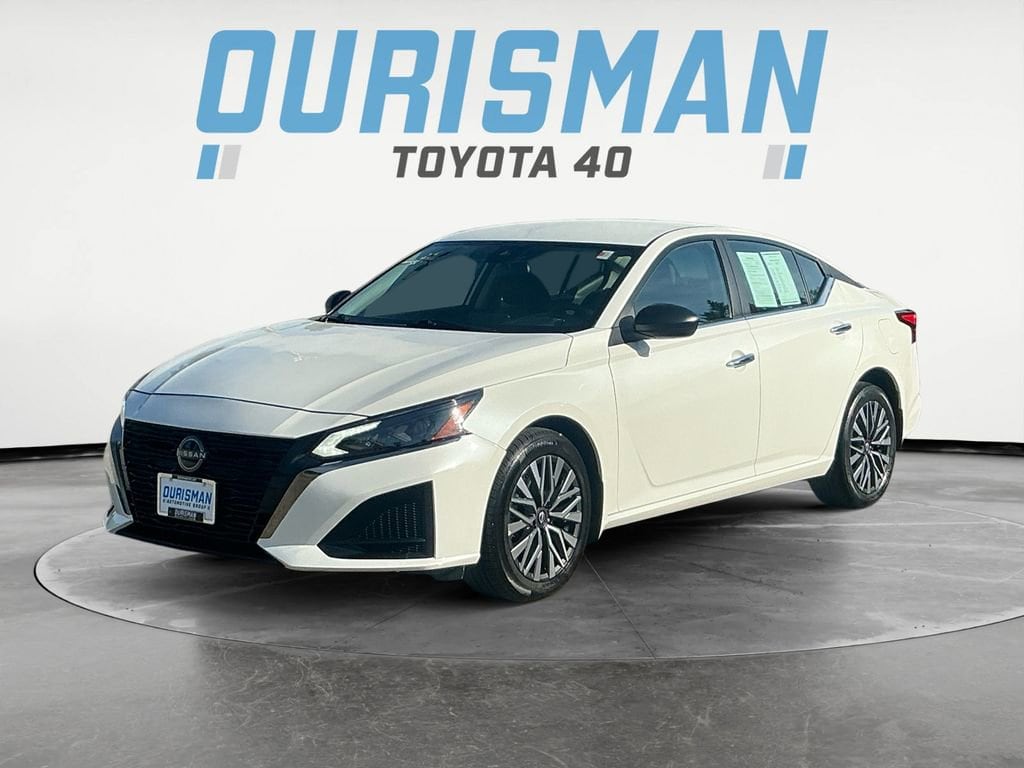 Used 2024 Nissan Altima 2.5 SV Sedan