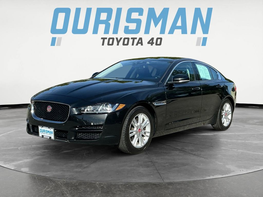 2017 Jaguar XE Premium photo 2