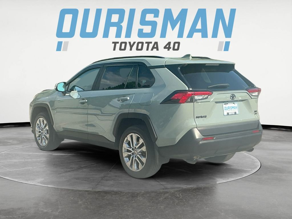 2023 Toyota RAV4 XLE Premium photo 3