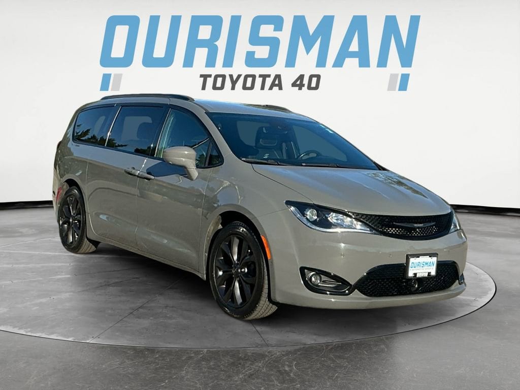 2020 Chrysler Pacifica Touring L Plus's photo