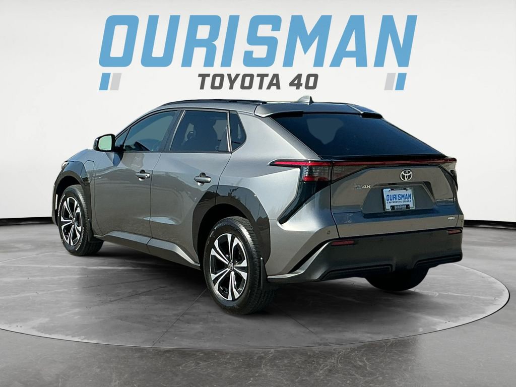 2023 Toyota bZ4X XLE photo 4