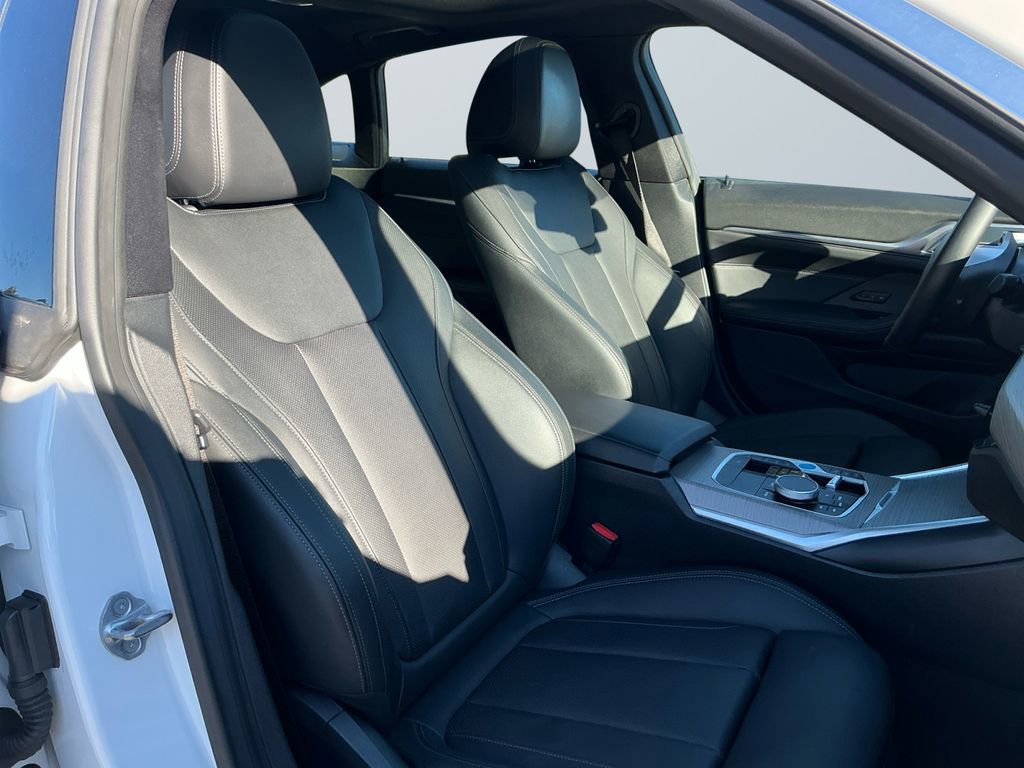2025 BMW i4 40 - Photo 16