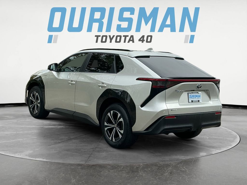 2024 Toyota bZ4X XLE photo 4