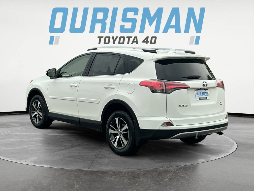 2017 Toyota RAV4 XLE photo 3