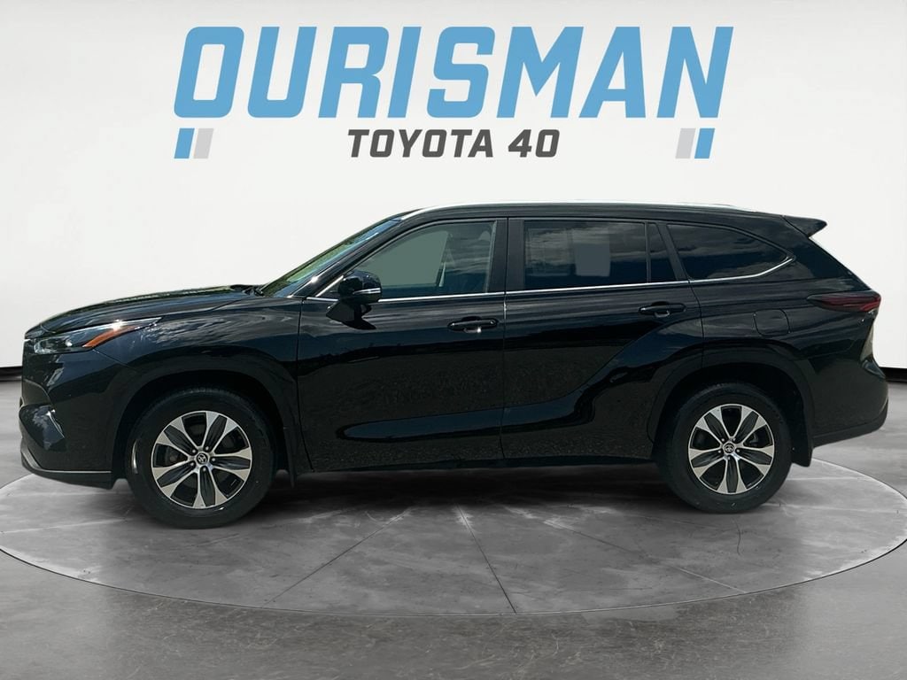 Used 2025 Toyota Highlander XLE SUV