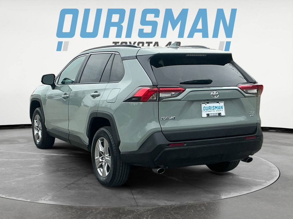 2023 Toyota RAV4 XLE photo 2