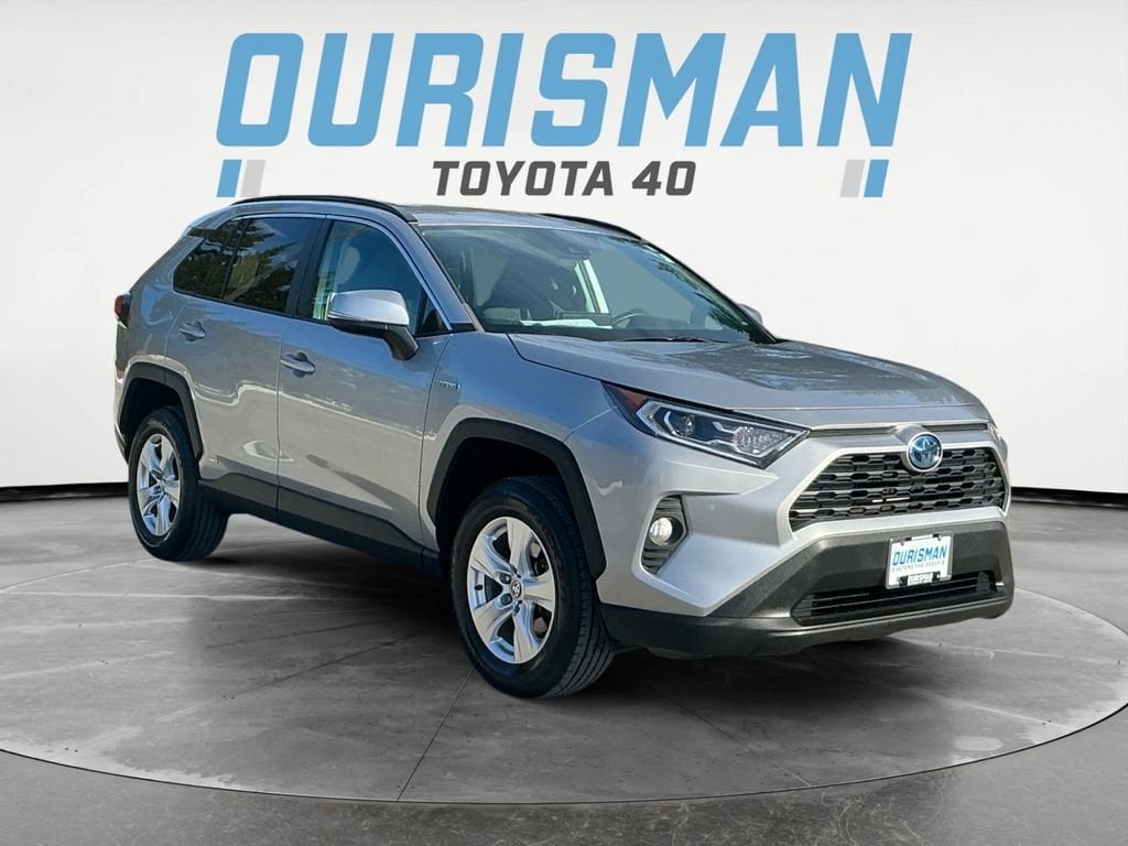 2021 Toyota RAV4 XLE's photo