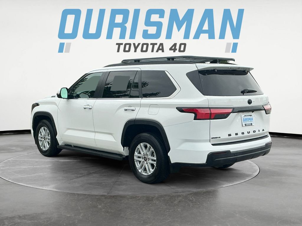 2024 Toyota Sequoia SR5 photo 2