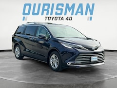 2025 Toyota Sienna Limited Van Passenger Van