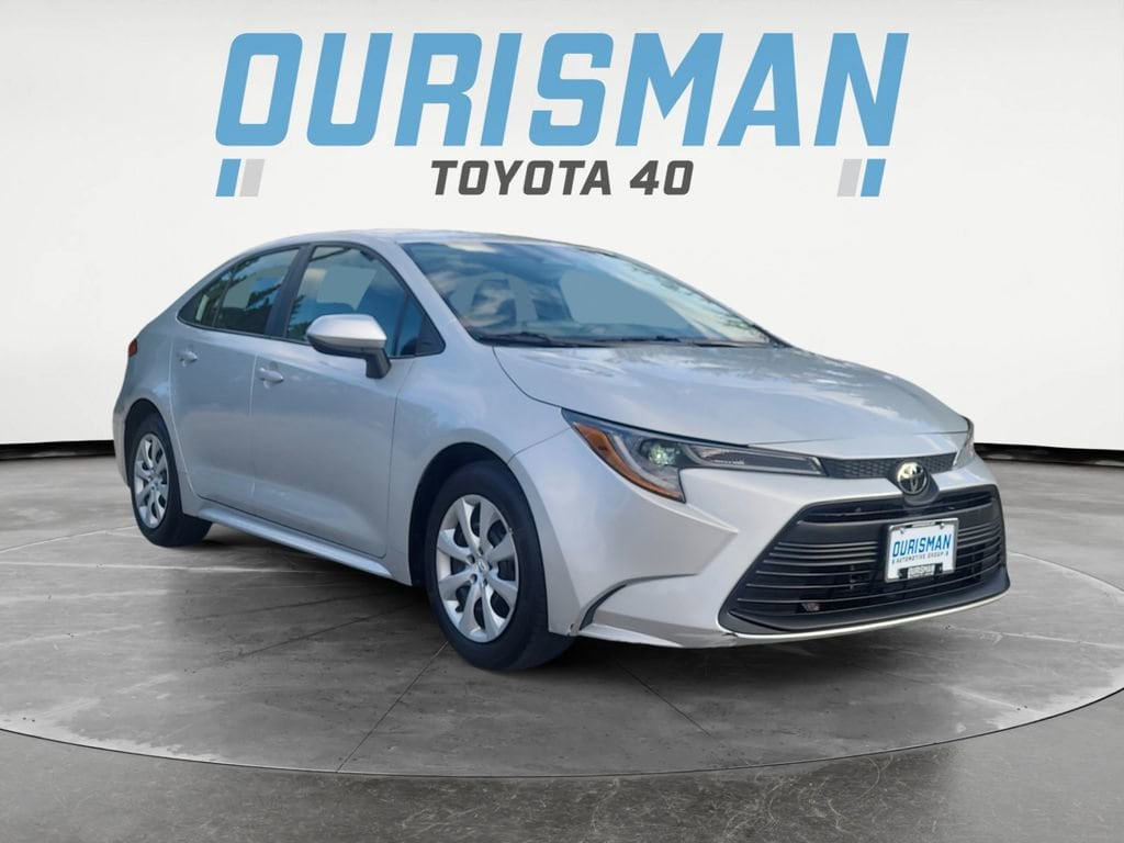 2023 Toyota Corolla LE's photo