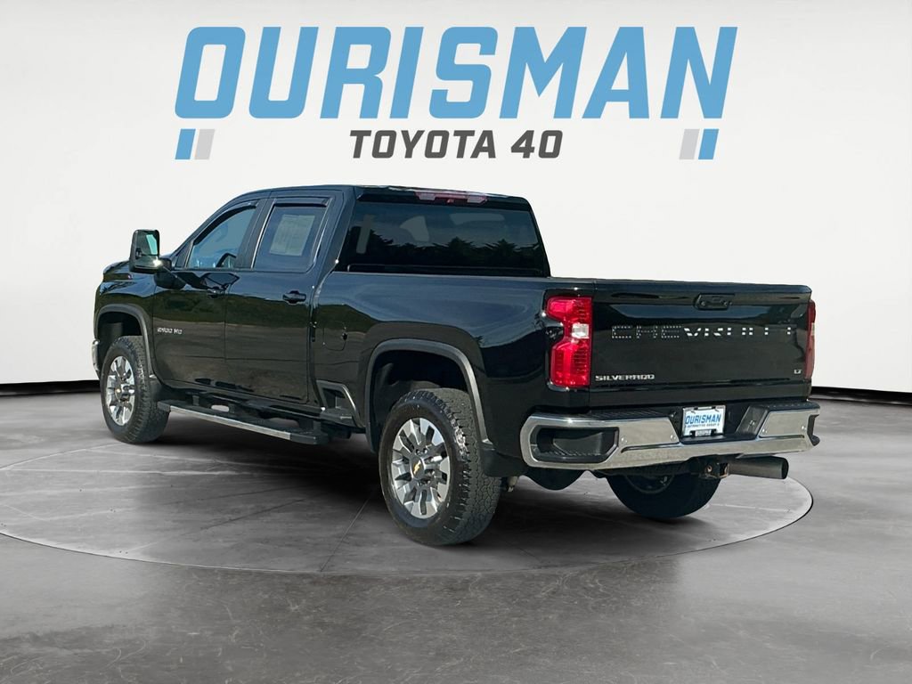 2023 Chevrolet Silverado 2500HD LT photo 3