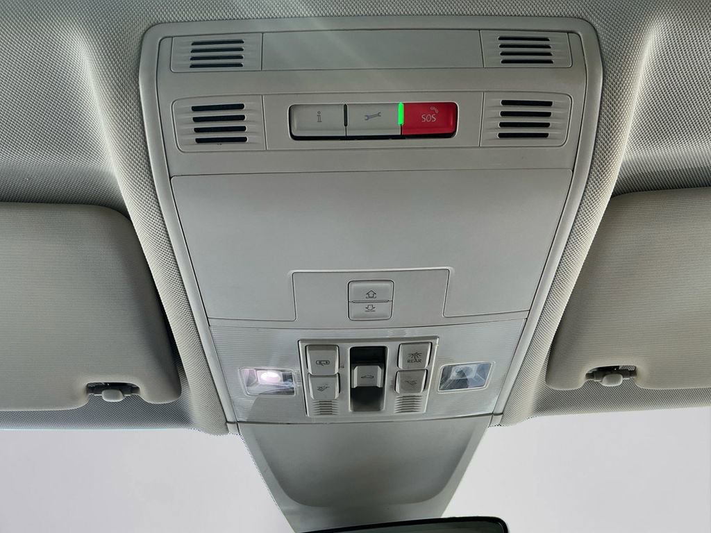 2022 Volkswagen Tiguan SE - Photo 20