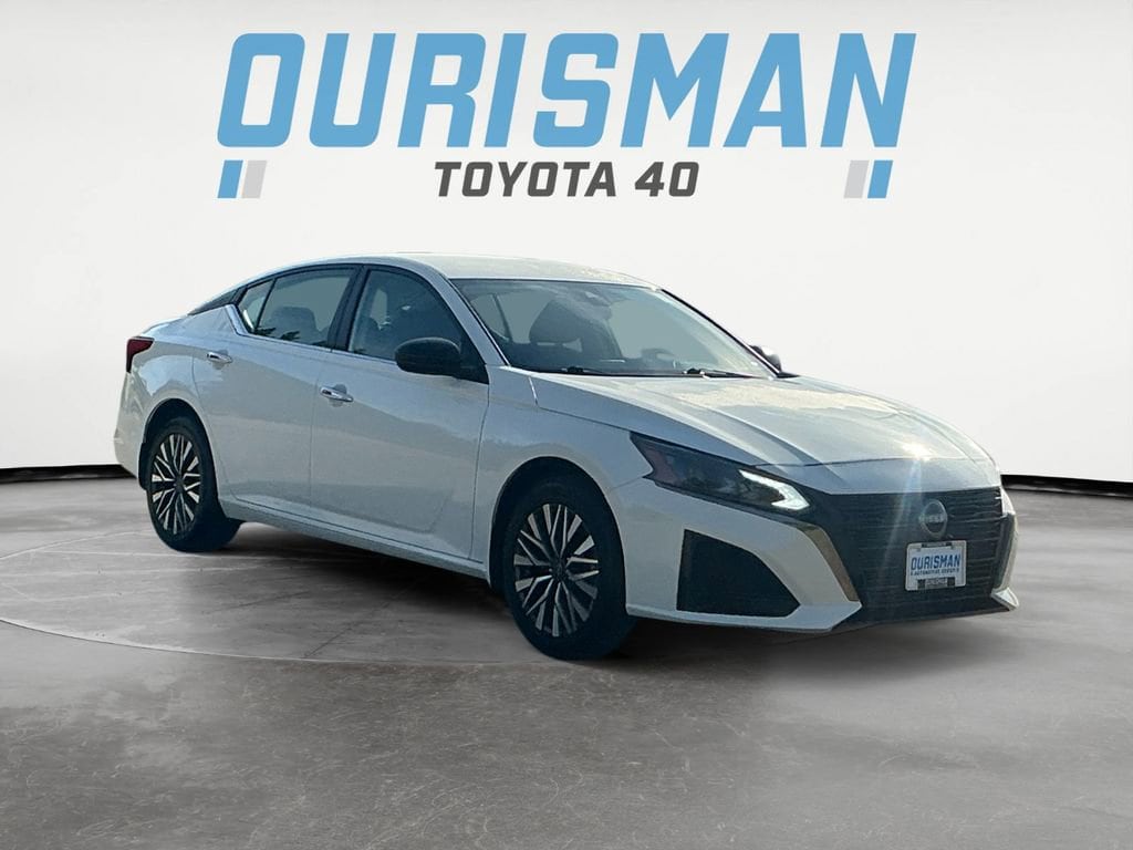 Used 2024 Nissan Altima 2.5 SV Sedan