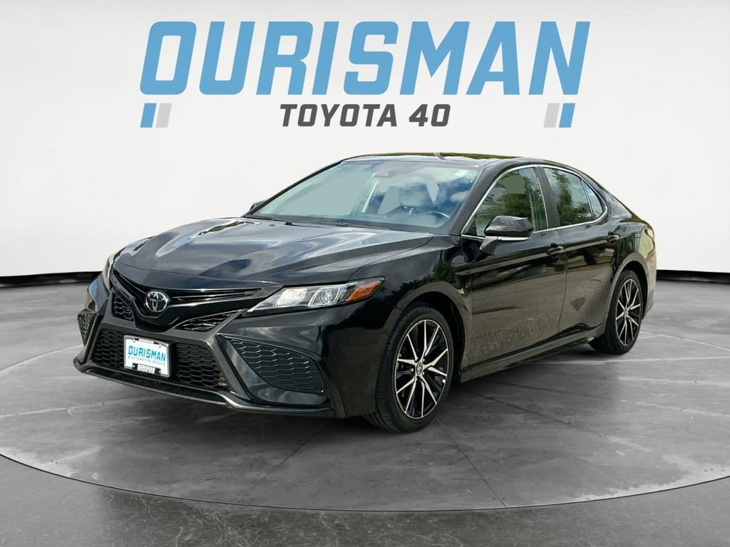 2022 Toyota Camry SE photo 2