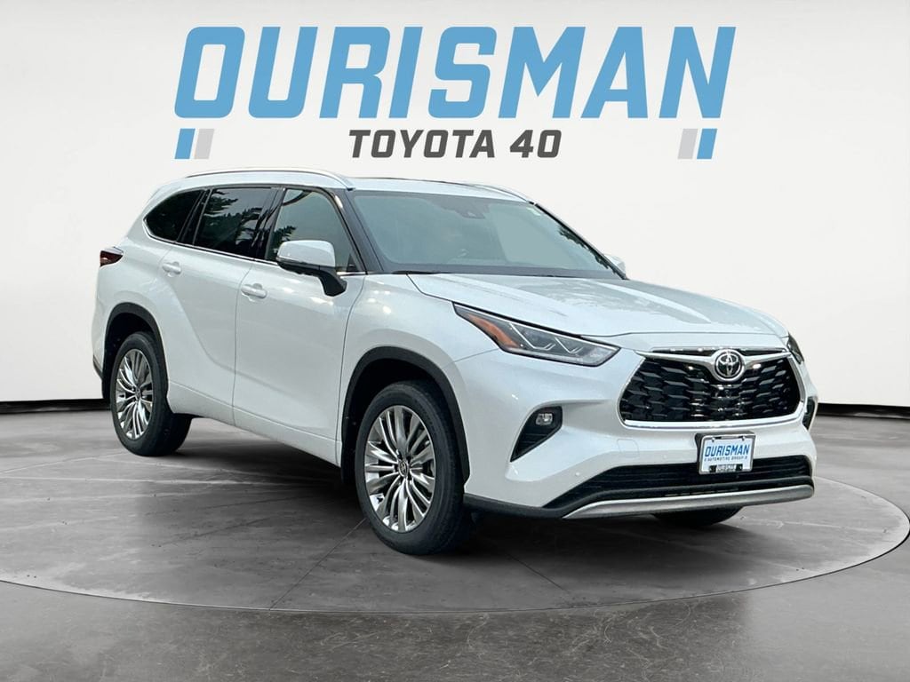 2026 Toyota Highlander Platinum's photo