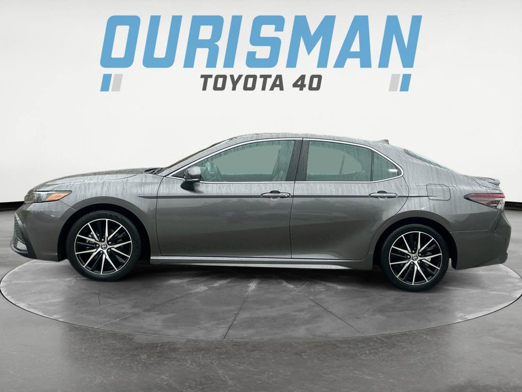 2023 Toyota Camry SE photo 3