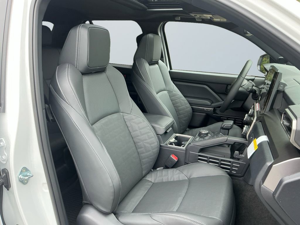 2026 Toyota 4Runner TRD Off-Road - Photo 16