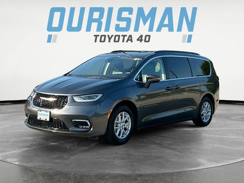 2022 Chrysler Pacifica Touring L photo 2