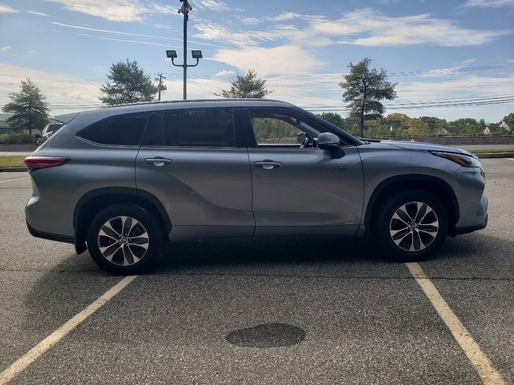 Used 2021 Toyota Highlander XLE with VIN 5TDGBRCH6MS059989 for sale in Laurel, MD