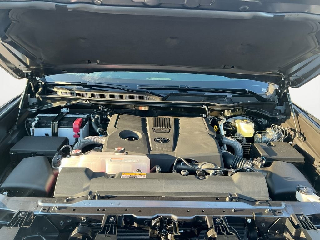 2025 Toyota Tundra SR5 - Photo 18