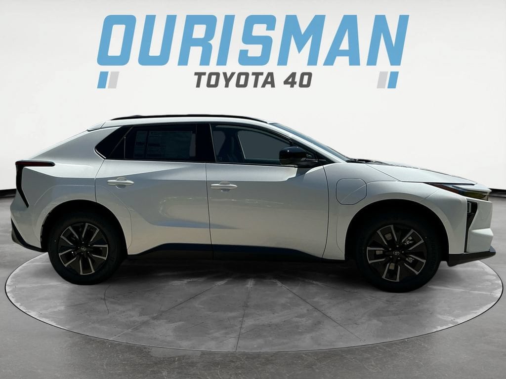 2026 Toyota bZ XLE - Photo 8