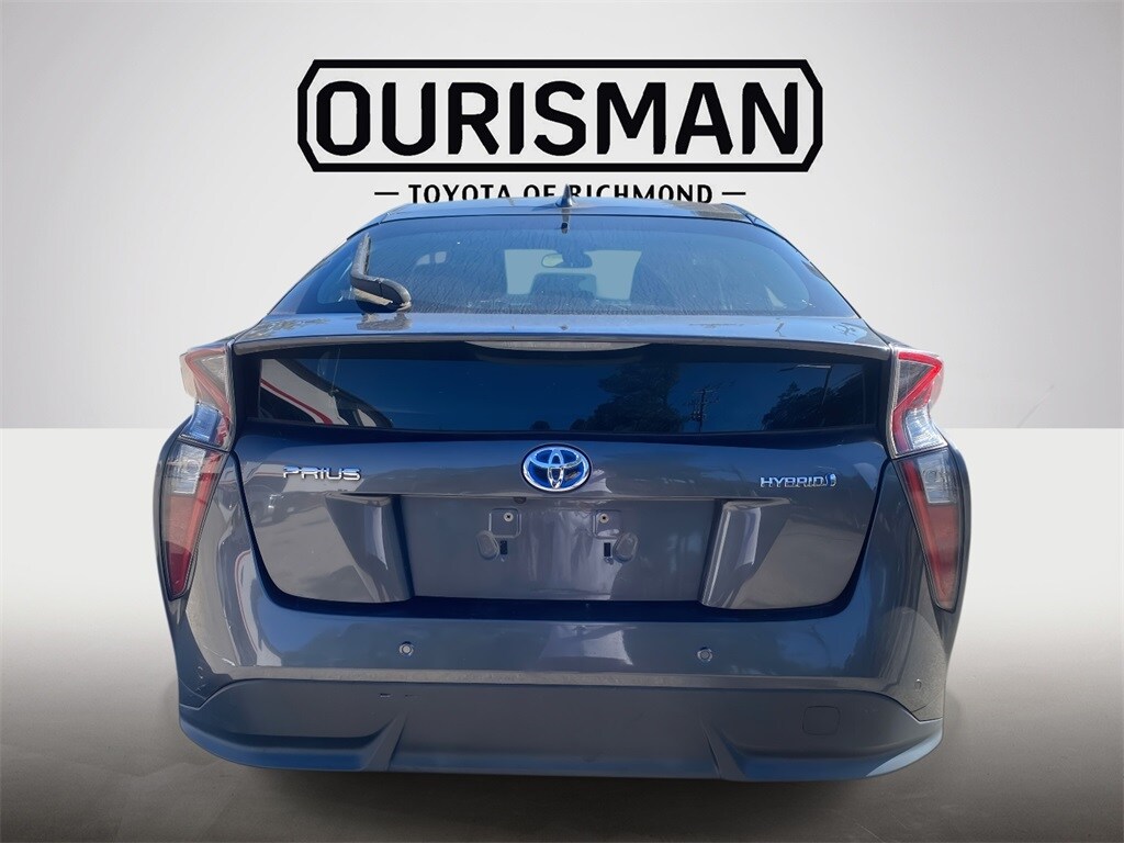 2018 Toyota Prius Three Touring photo 4