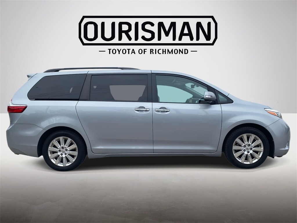 2016 Toyota Sienna Limited Premium photo 2