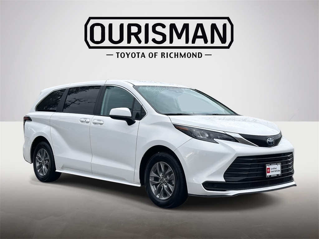 2024 Toyota Sienna LE's photo