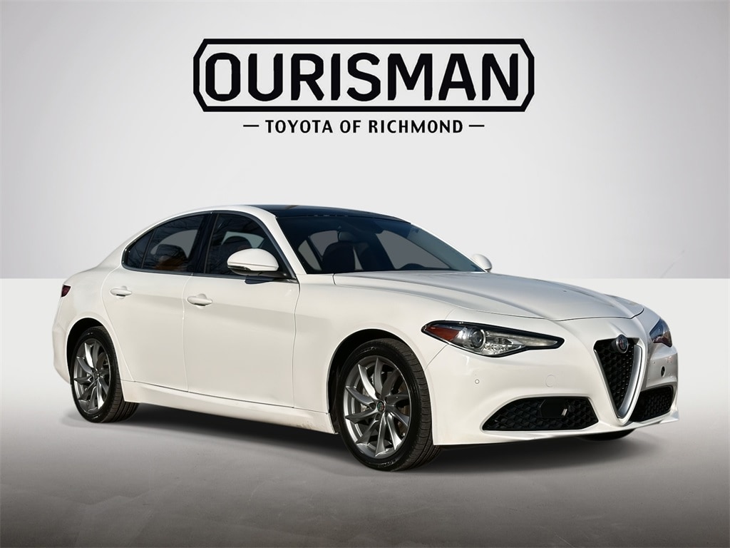 2017 Alfa Romeo Giulia Base's photo