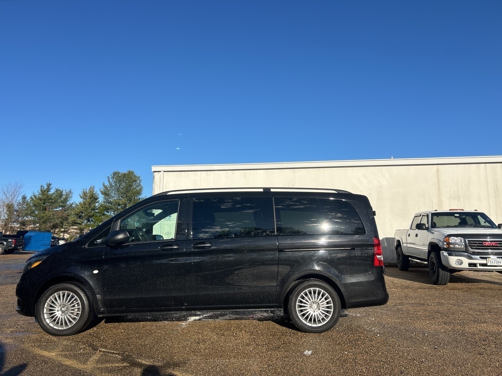 2023 Mercedes-Benz Metris Passenger Van Base's photo