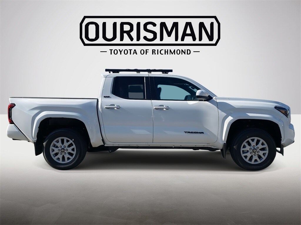 2025 Toyota Tacoma SR5 photo 2