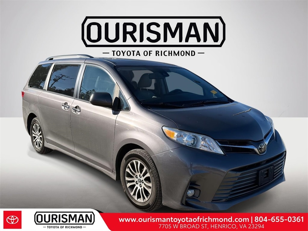 2020 Toyota Sienna XLE's photo