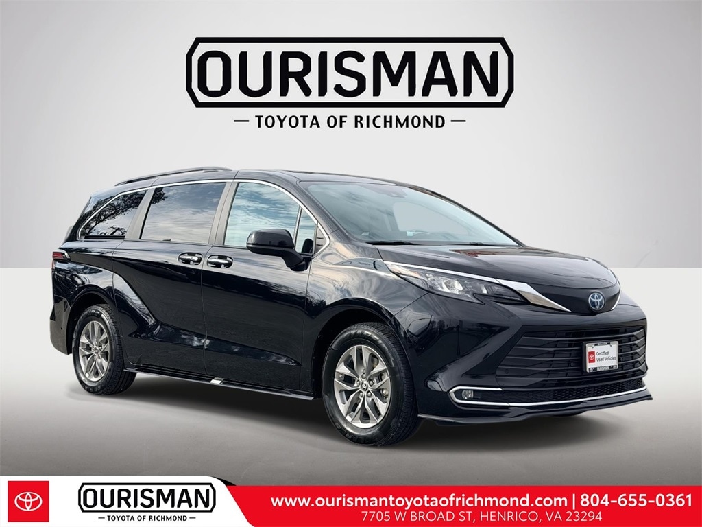 2024 Toyota Sienna XLE's photo