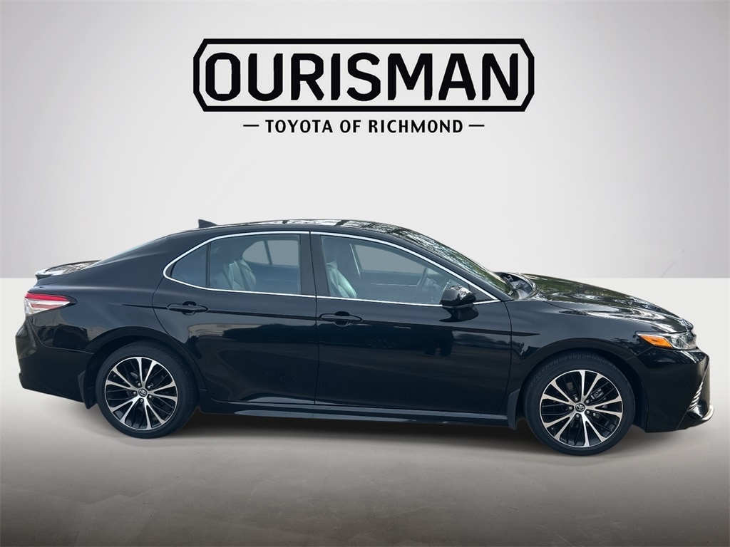 Used 2019 Toyota Camry SE Sedan