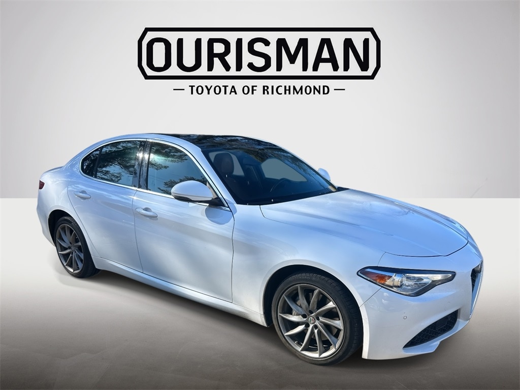 2017 Alfa Romeo Giulia Base's photo