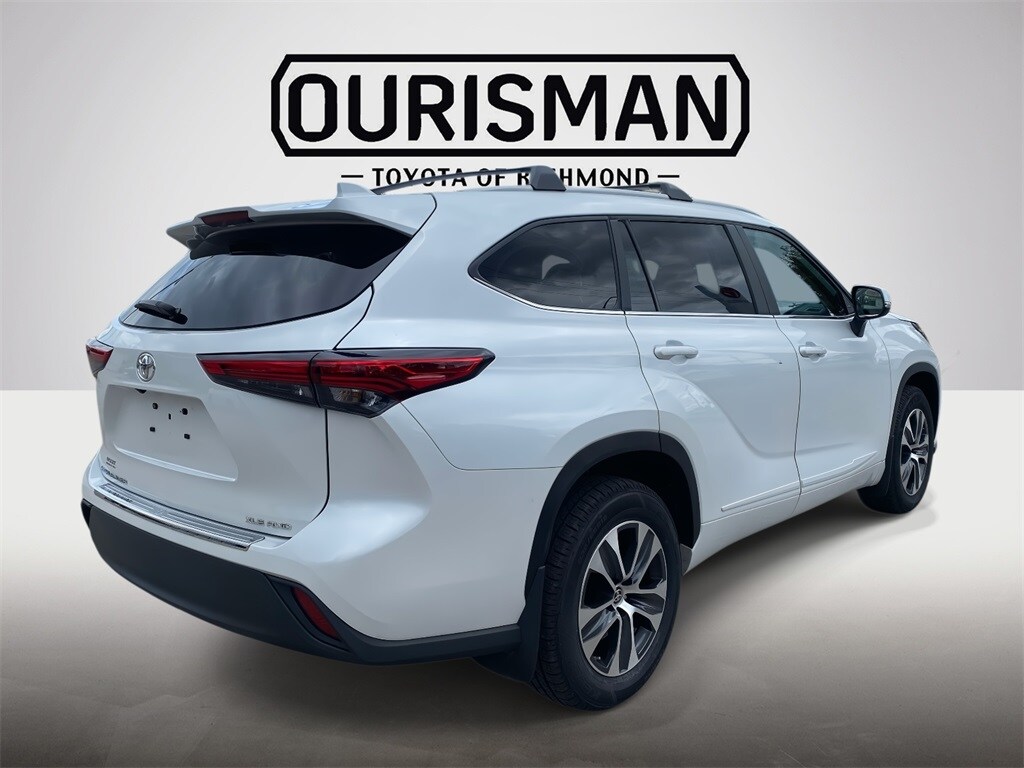 2023 Toyota Highlander XLE photo 3